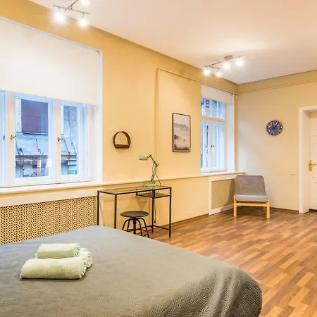 Апартаменты Charming Spacious 3 Bedroom In Old Town Рига