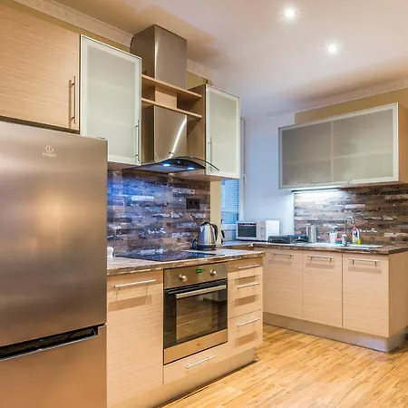 Charming Spacious 3 Bedroom In Old Town Apartment Riga