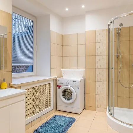 Апартаменты Charming Spacious 3 Bedroom In Old Town