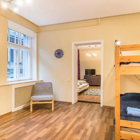 Charming Spacious 3 Bedroom In Old Town Apartment *