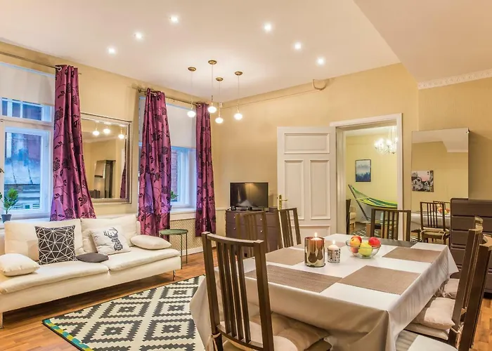 Charming Spacious 3 Bedroom In Old Town