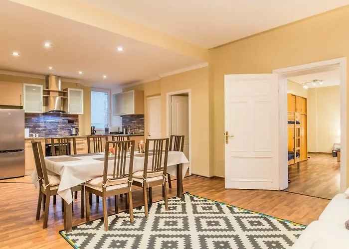 Charming Spacious 3 Bedroom In Old Town Ryga