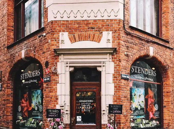 Charming Spacious 3 Bedroom In Old Town Apartment