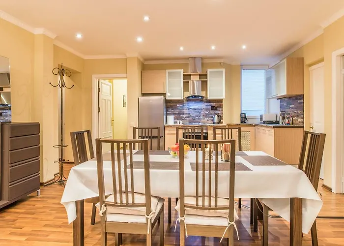 Charming Spacious 3 Bedroom In Old Town Apartament