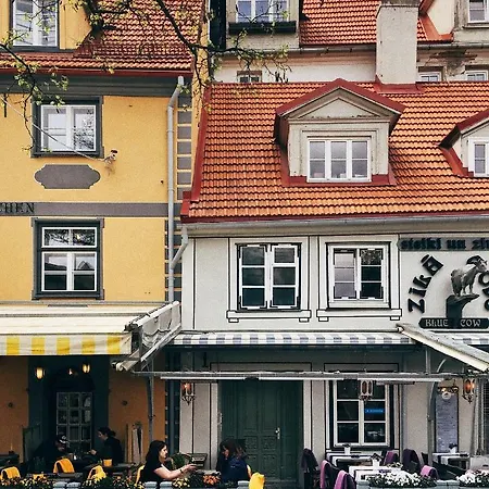 Апартаменти Charming Spacious 3 Bedroom In Old Town *