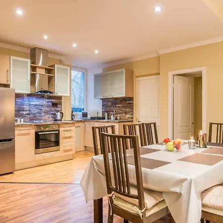 Charming Spacious 3 Bedroom In Old Town Рига